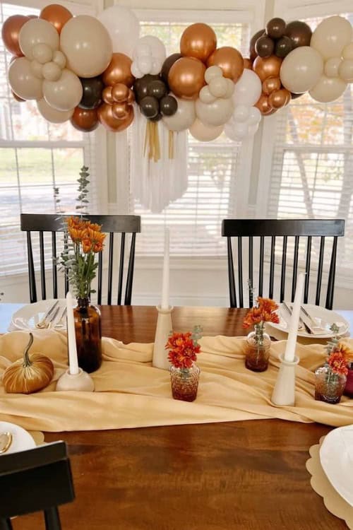 friendsgiving decor ideas