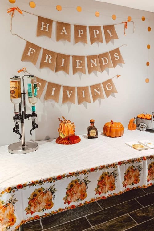 friendsgiving decor ideas