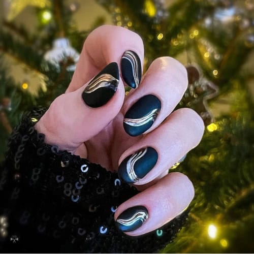 december nails