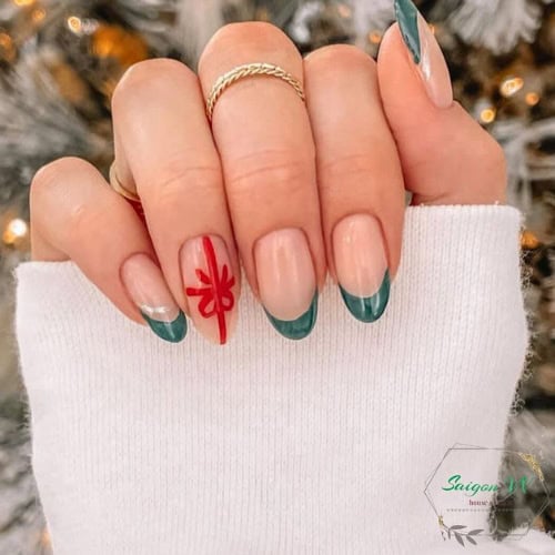 simple christmas nails