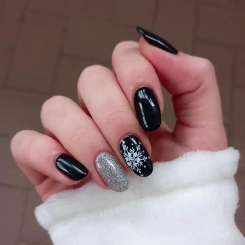 snowflake nails